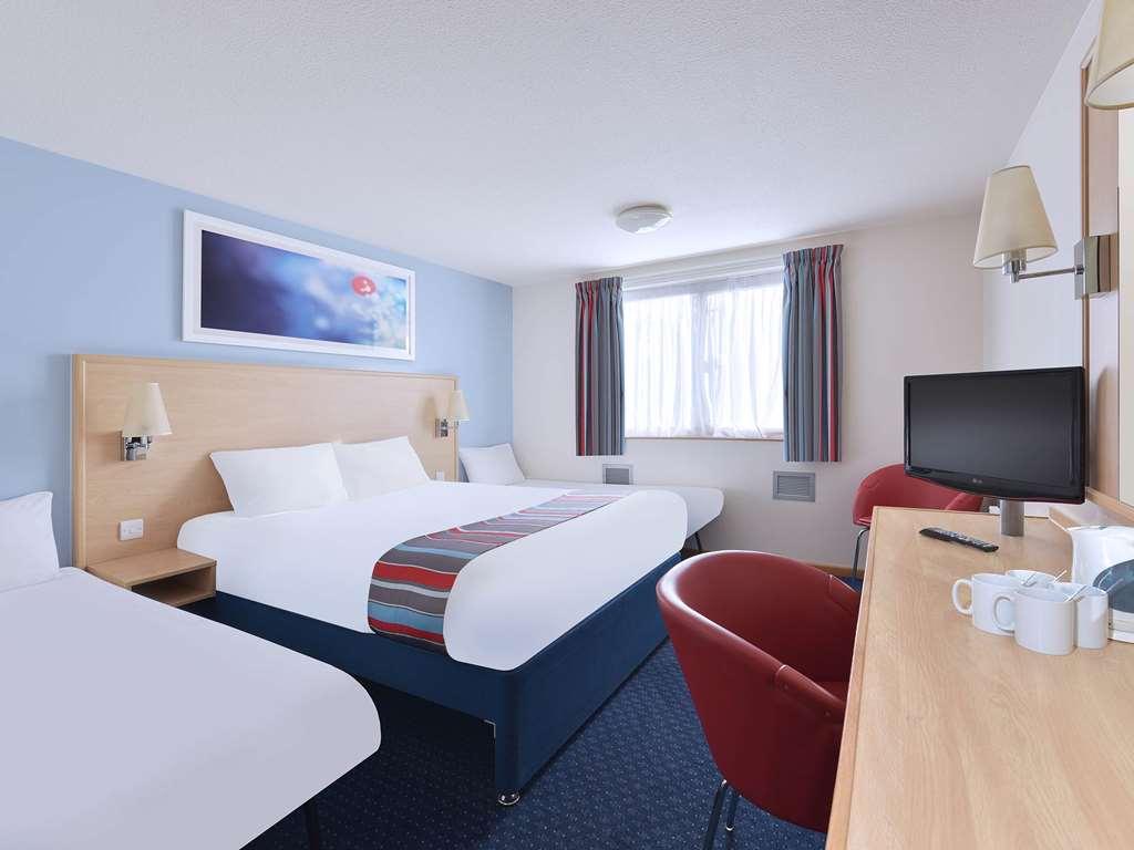 Travelodge Shrewsbury Battlefield שירותים תמונה